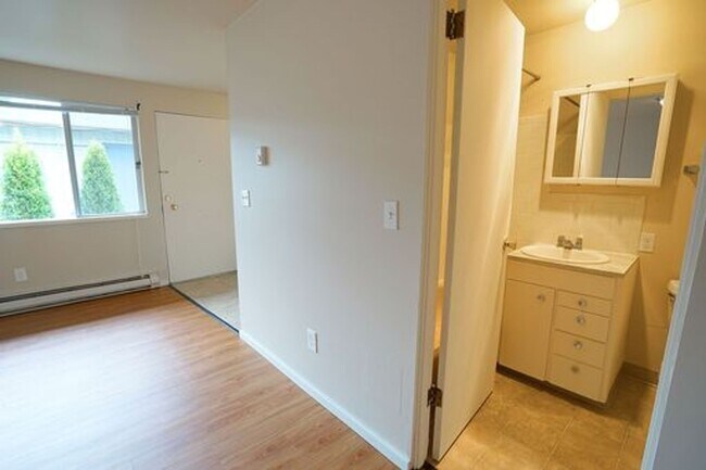 Photo - Crown Colony