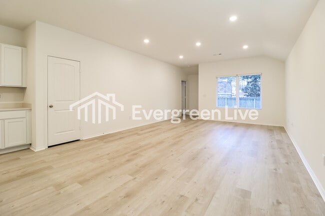 Photo - 10820 Mason Dr