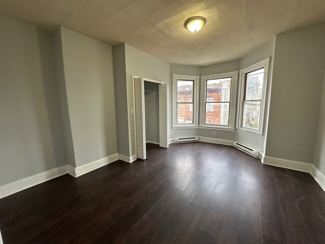 Photo - 1948 E Monmouth St