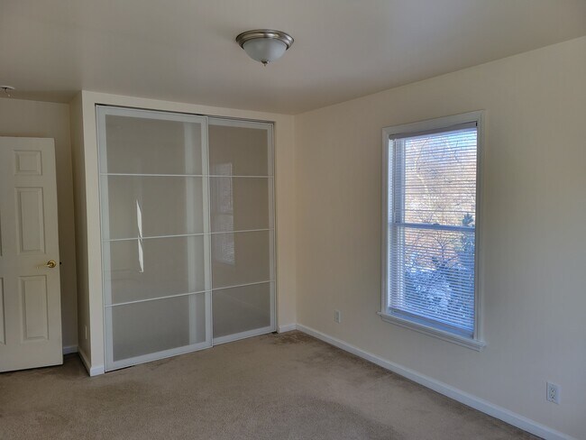 LARGE BEDROOM - 15 Delia Ct