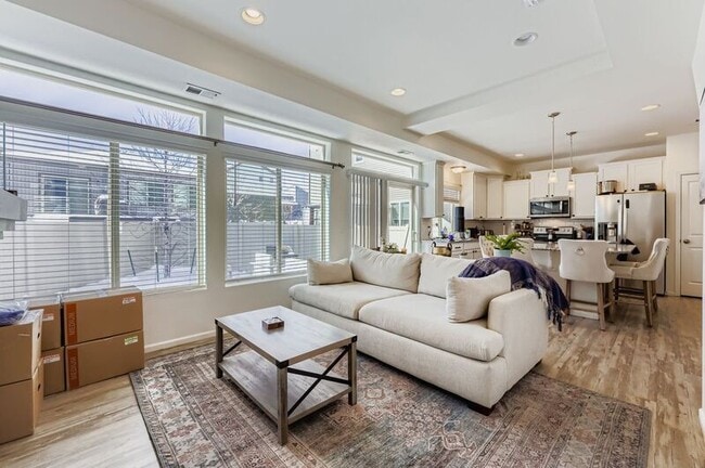 Photo - 9335 Arklow Wy