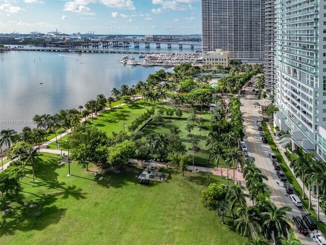 Building Photo - 1900 N Bayshore Dr Unit 4412 Rental