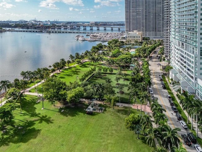Building Photo - 1900 N Bayshore Dr Unit 4412 Rental