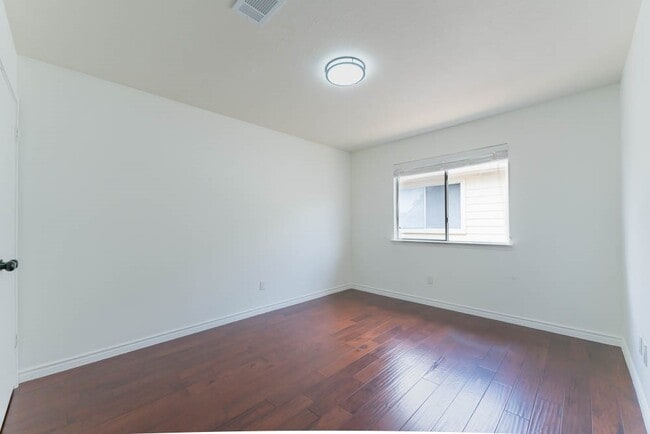 Building Photo - 8826 Fondren Village Dr