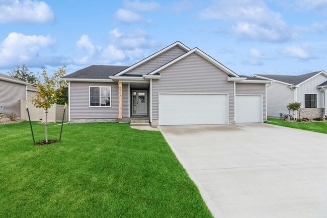 Building Photo - PRIVATE BACKYARD!! 4 Bedroom, 3 Bath Home in Ankeny