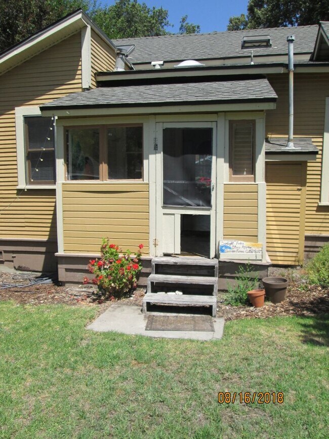 Photo - *DEPOSIT PENDING* Charming 2 Bedroom, 1 Bathroom with loft near Downtown.