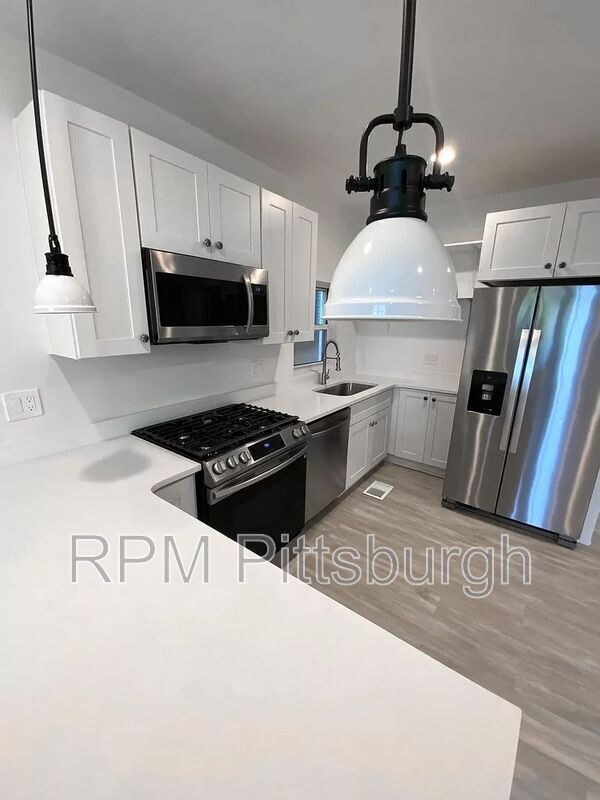 Photo - 703 Chislett St