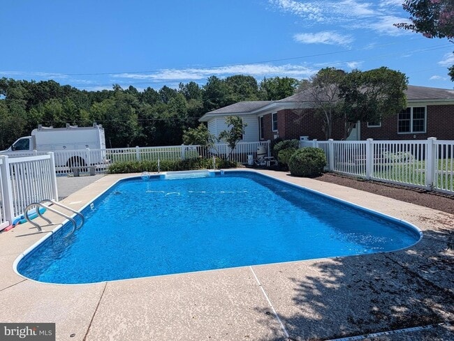 Photo - 9005 Centreville Rd