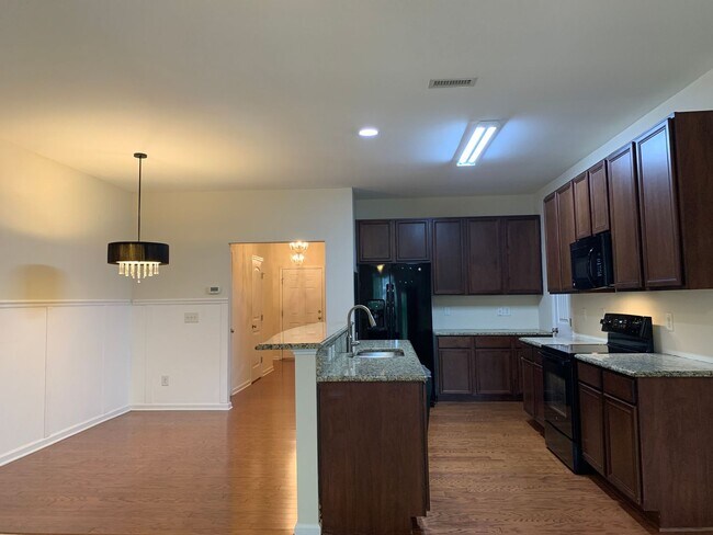 Photo - Beautiful 3 Bedroom Townhome in Raleigh ne...