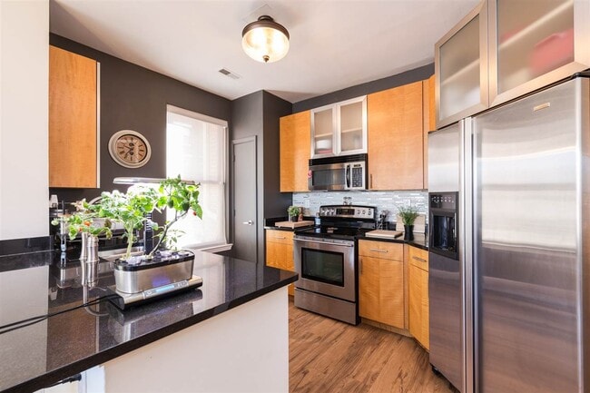 Photo - 26 Ave at Port Imperial Unidad 135