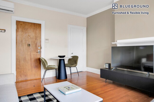 Photo - 232 Newbury St Unit FL4-ID754