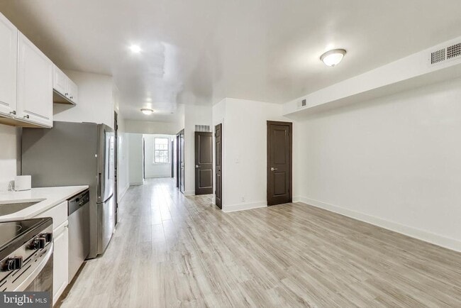 Photo - 3918 10th St NE Unit 1