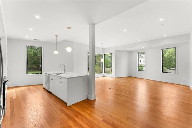 31 Parade St Unit 203