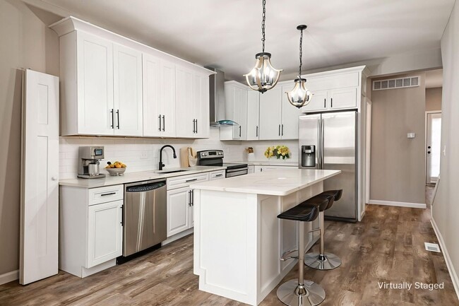 Building Photo - Stunning Renovation on the Near East Side! Rental