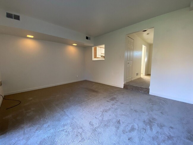 Photo - Wonderful 2 Bedroom Townhouse in Zelienopl...