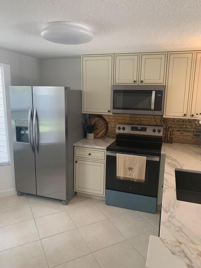 Photo - 239 SW 3rd St