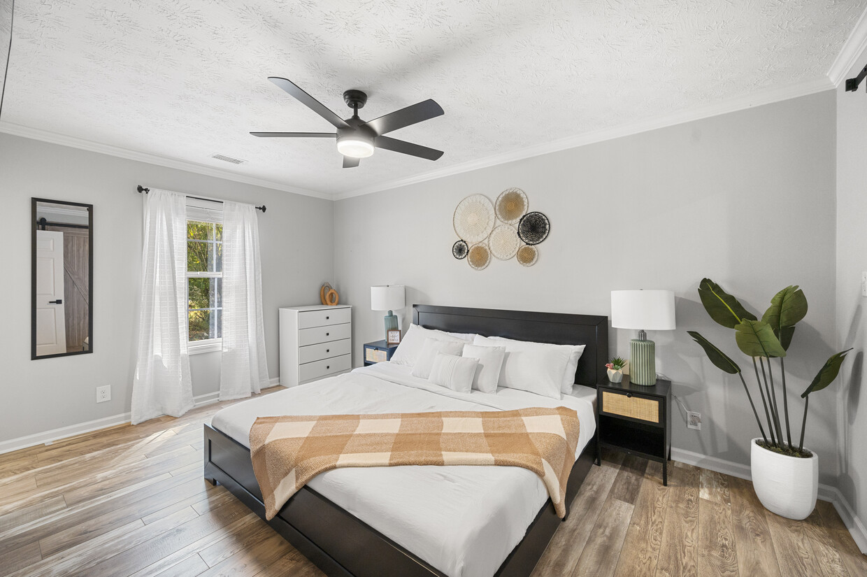 Photo - 703 Eva Kennedy Rd (Suwanee, GA)