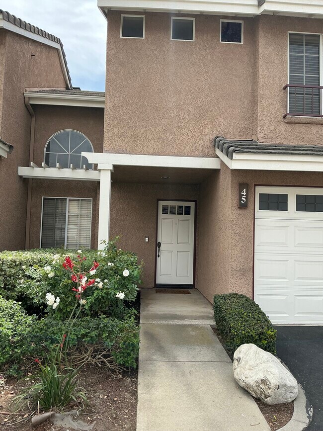 Puerta principal y garaje - 7367 Belpine Pl