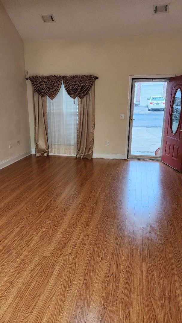 Photo - 3 Bedroom 2 Bath Townhome off Stevens Cree...