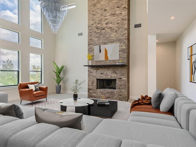 Photo - 15104 Barrie Dr