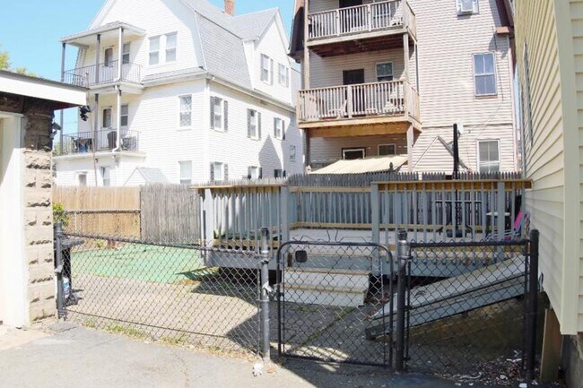 Photo - No Brokers Fee, No Security Deposit, Porch, Eat-in Kitchen