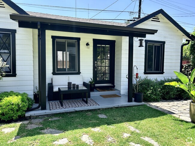 Building Photo - 3120 1/2 Madera Ave Unit 3120 Half Madera Rental