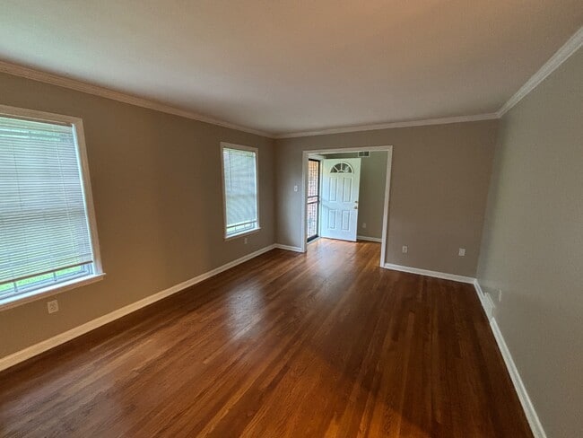 Photo - 3065 Earnett St