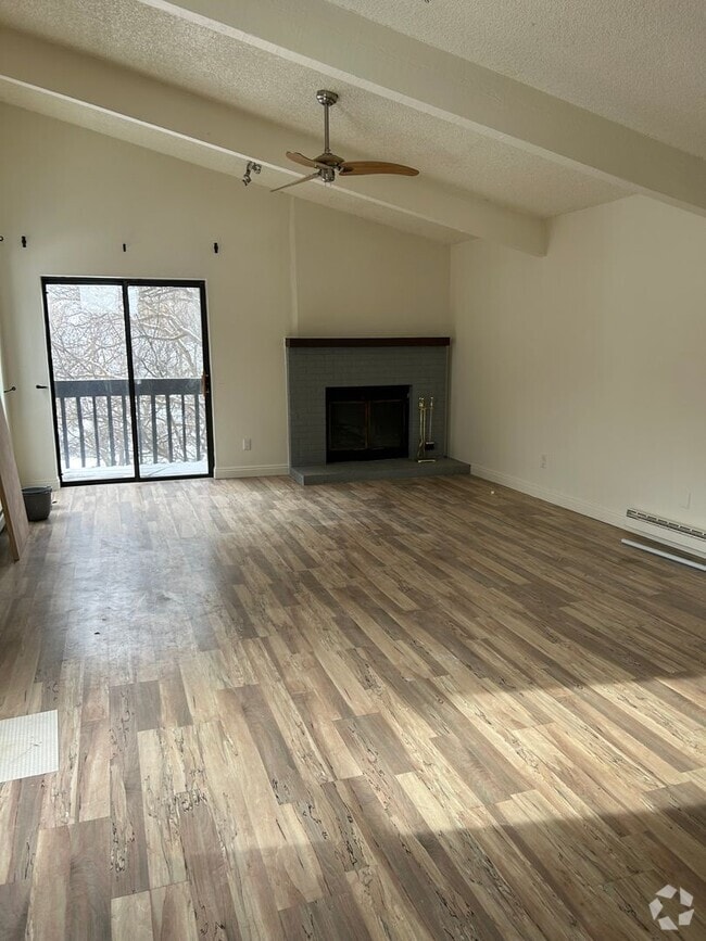 Building Photo - 2 Bedroom 2 Bathroom Apartment in Glenwood...