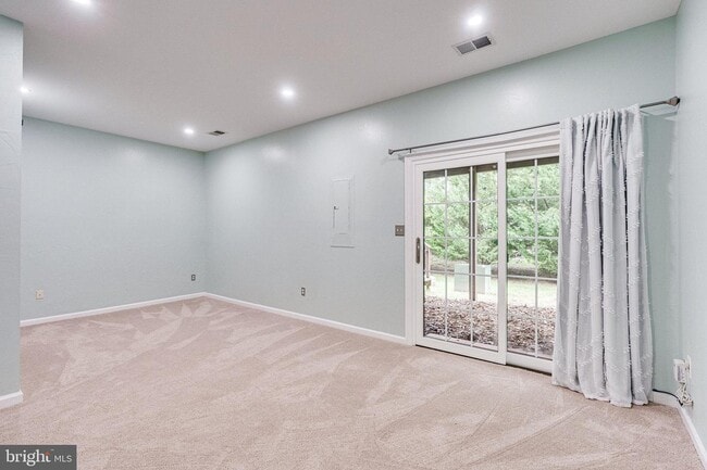 Photo - 25332 McIntyre Square