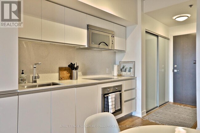 Photo - 20 Minowan Miikan Ln Unité 830