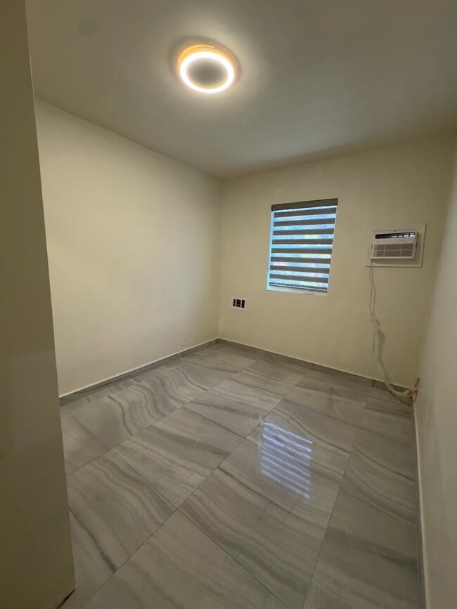 Photo - 221 NW 75th St