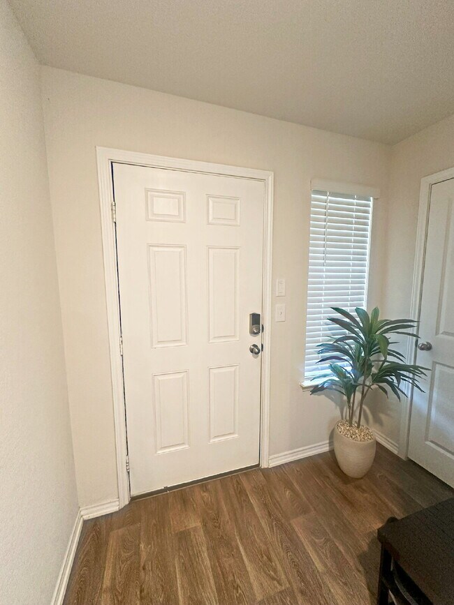 Photo - 5306 Scoria Trl