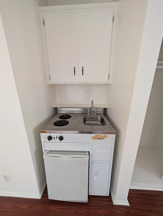 Building Photo - 3630 Westwood Blvd