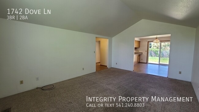 Photo - 1742 Dove Ln