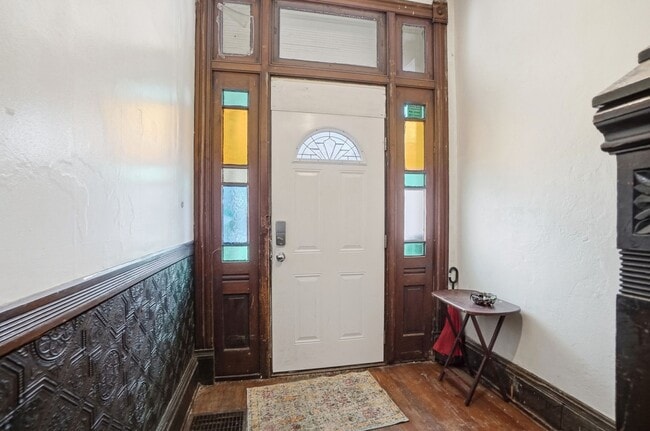 Photo - 6 bed/2 bath on Rohs St., Mins. from UC for Only $650/pp ($3900/mo)!