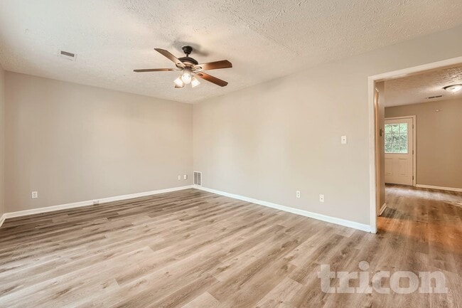 Photo - 126 Woodberry Ct