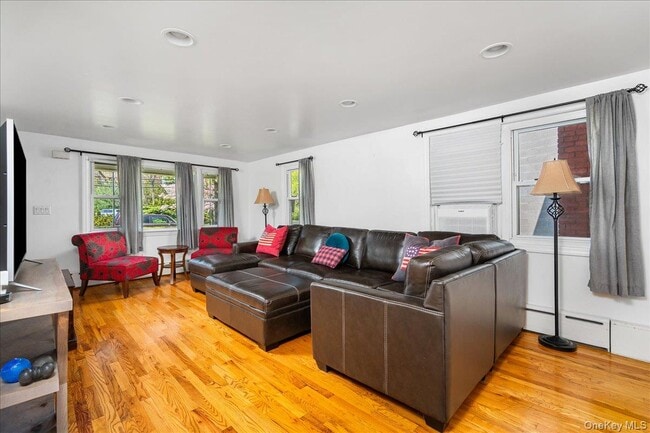 Photo - 516 Broadway