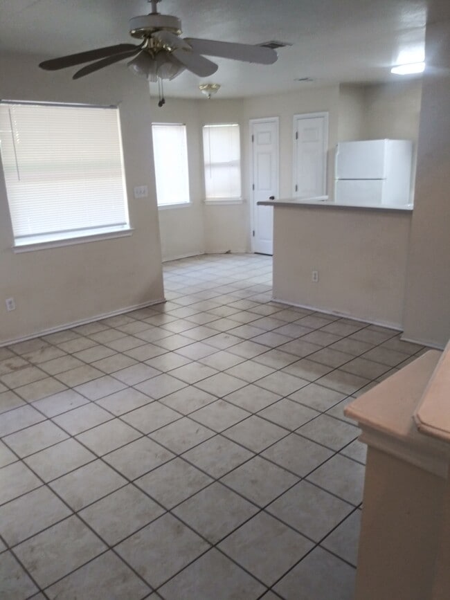 Photo - 855 Sagewood Trl