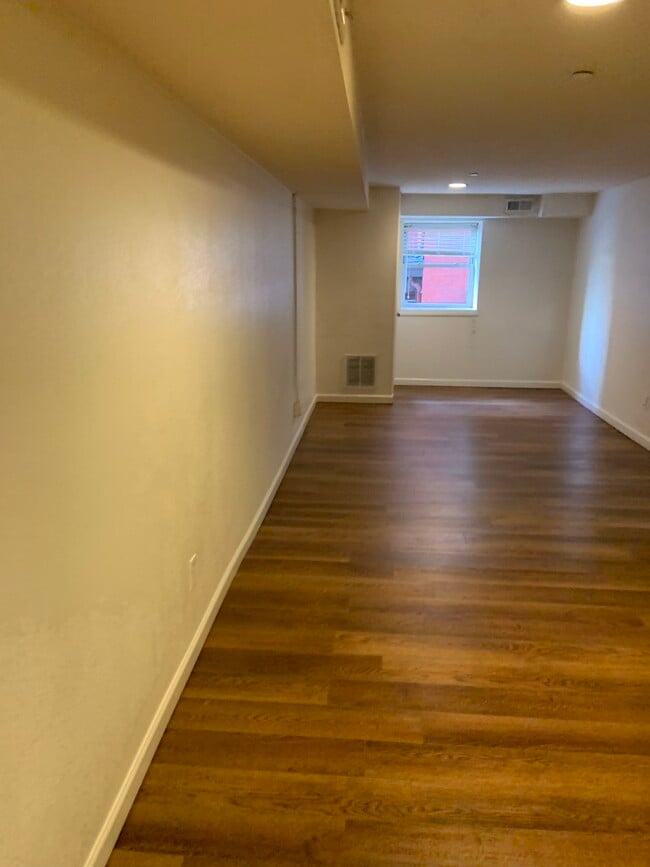 Photo - 211 Willey St