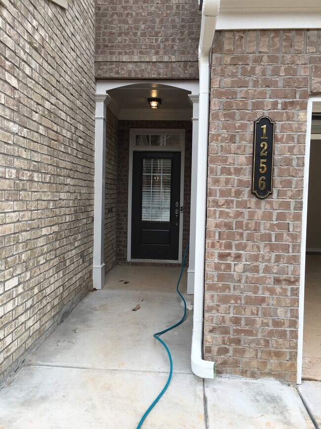 Photo - 1256 Elderwood Way