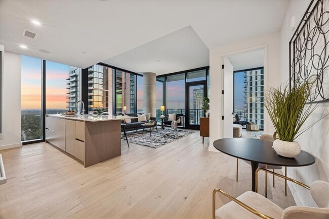 Building Photo - 610 Davis St Unit 3102