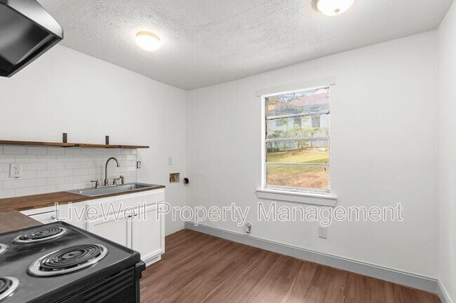 Photo - 2608 20th Ave N