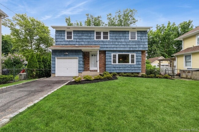 Building Photo - 22 Central St