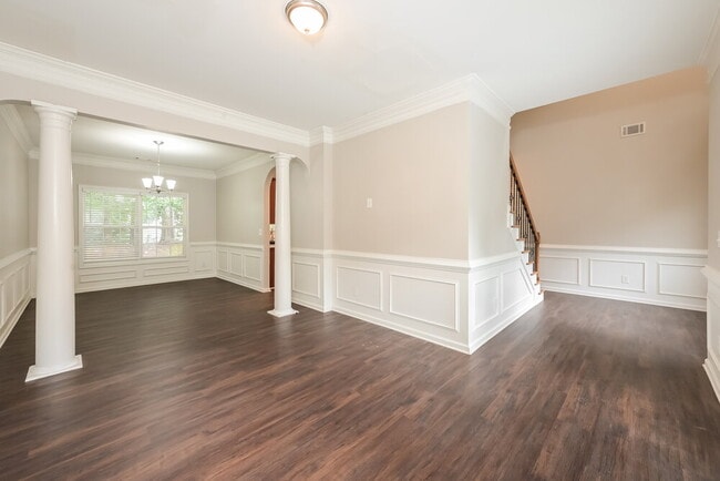 Photo - 1509 Warwick Way SE