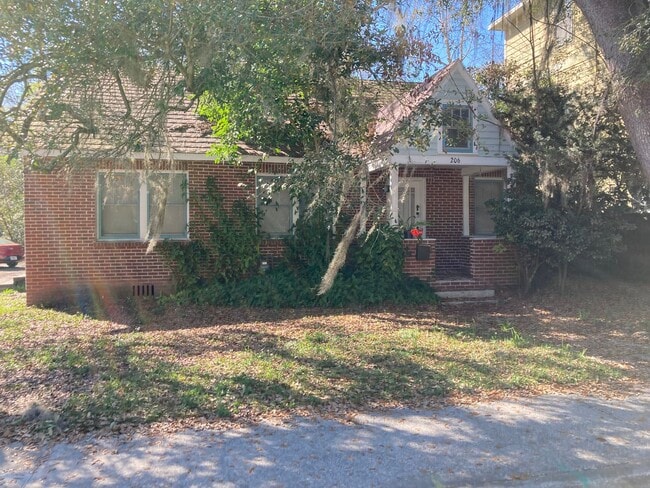 Photo - Spacious 4 Bedroom House!!!