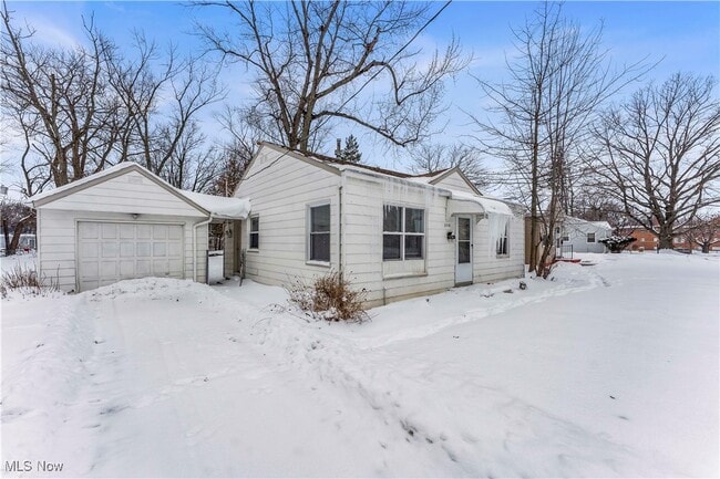 Photo - 2016 N Green Rd