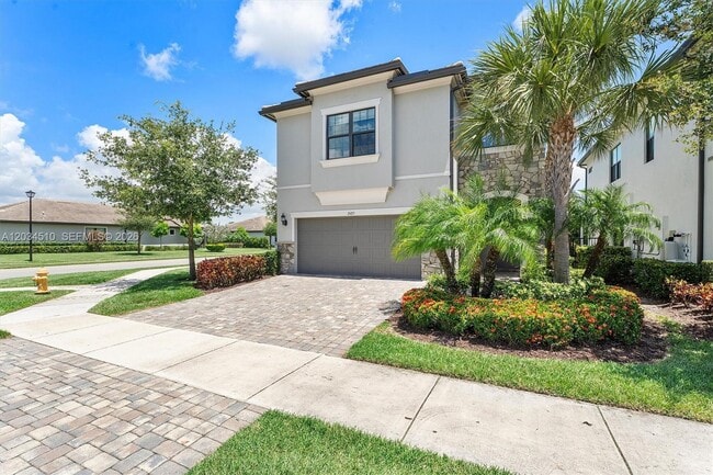 Photo - 2485 Primrose Pl
