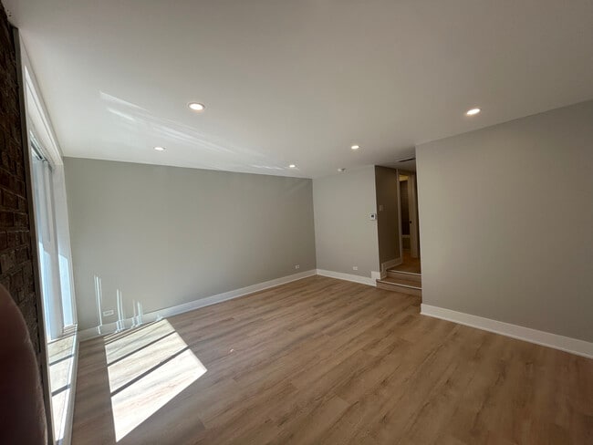 Photo - 1214 N La Salle Dr