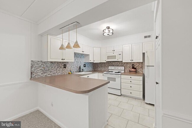 81 Oakridge Dr