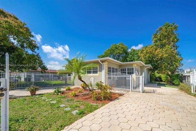 Photo - 3123 SW 25th Ter Unit 0